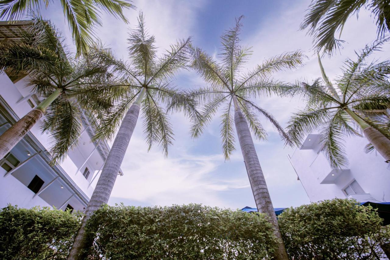 St.lachlan & Hotel Negombo