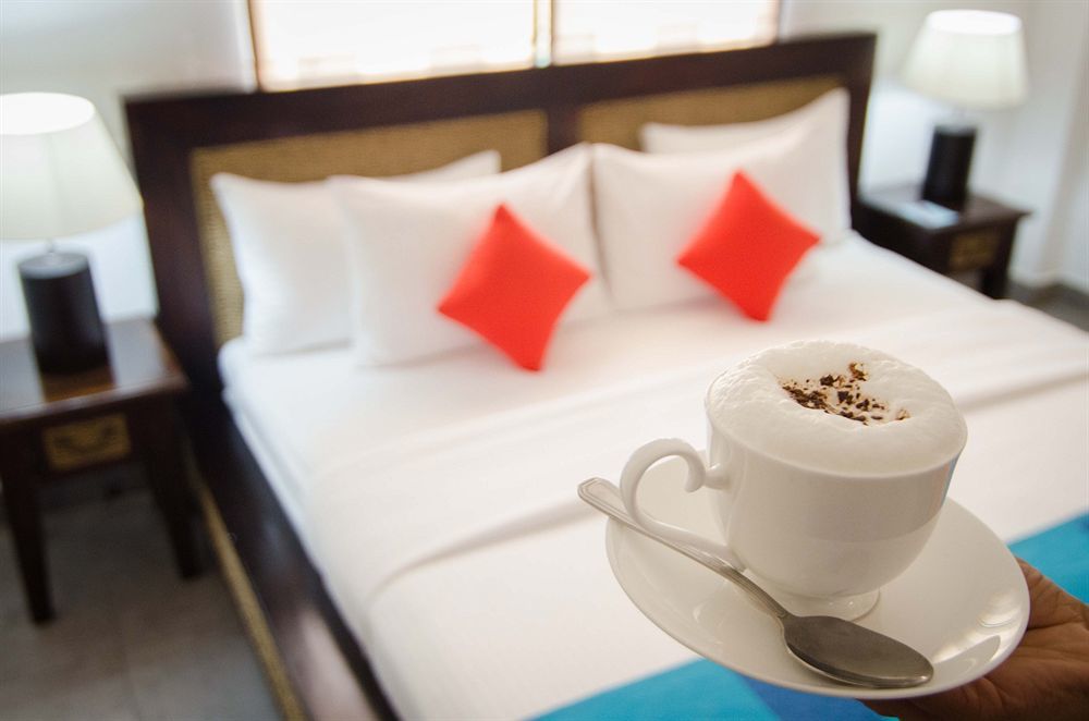St.lachlan & Hotel Negombo