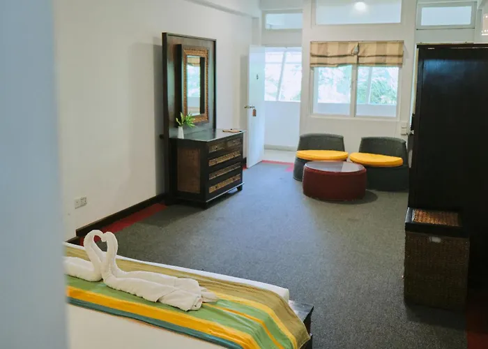 St.Lachlan Hotel & Suites
