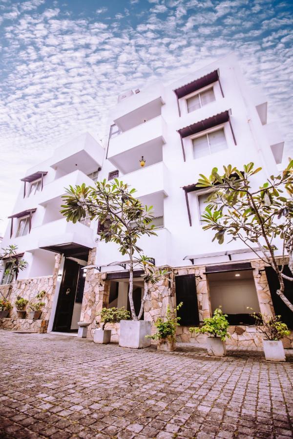 St.lachlan & Negombo