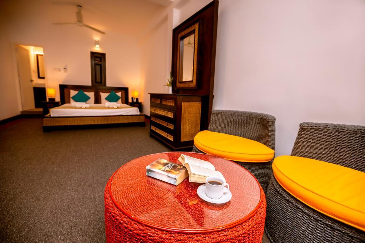 Hotel St.lachlan & Negombo