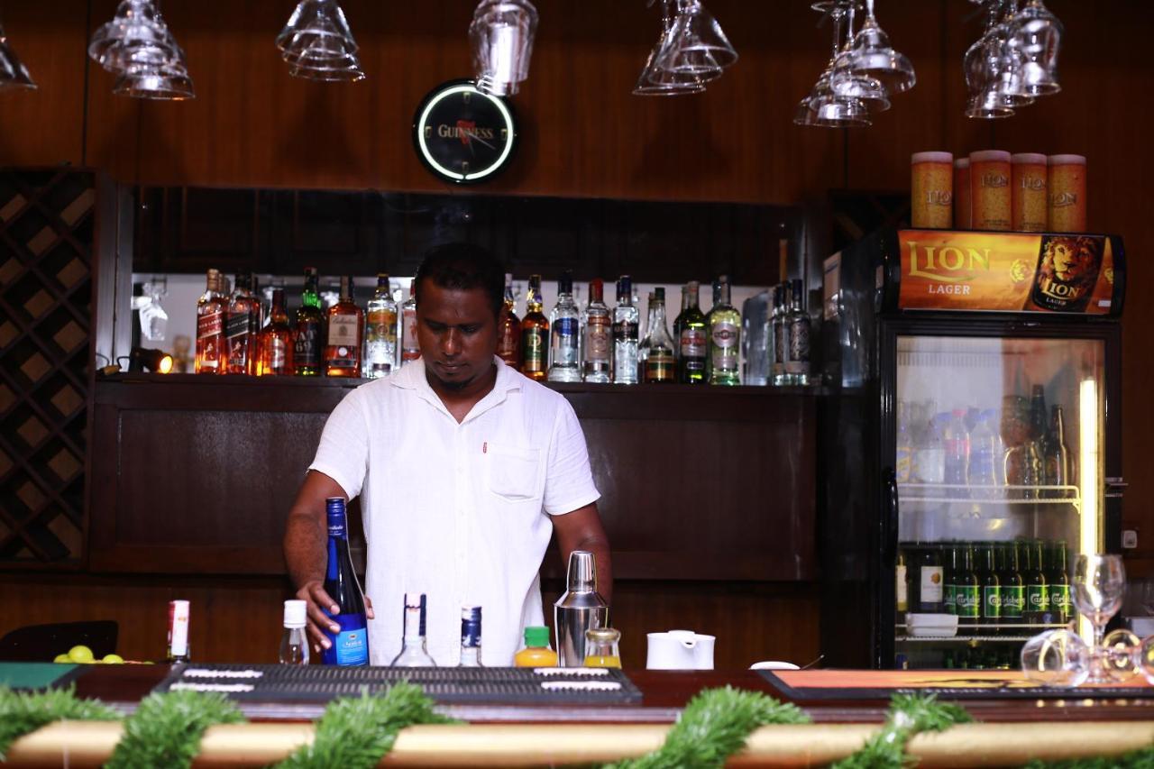 St.lachlan & 4* Negombo