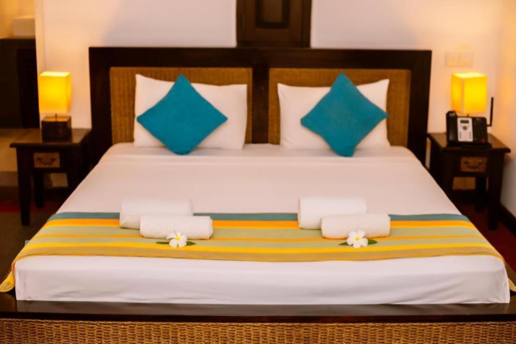 St.lachlan & Hotel Negombo
