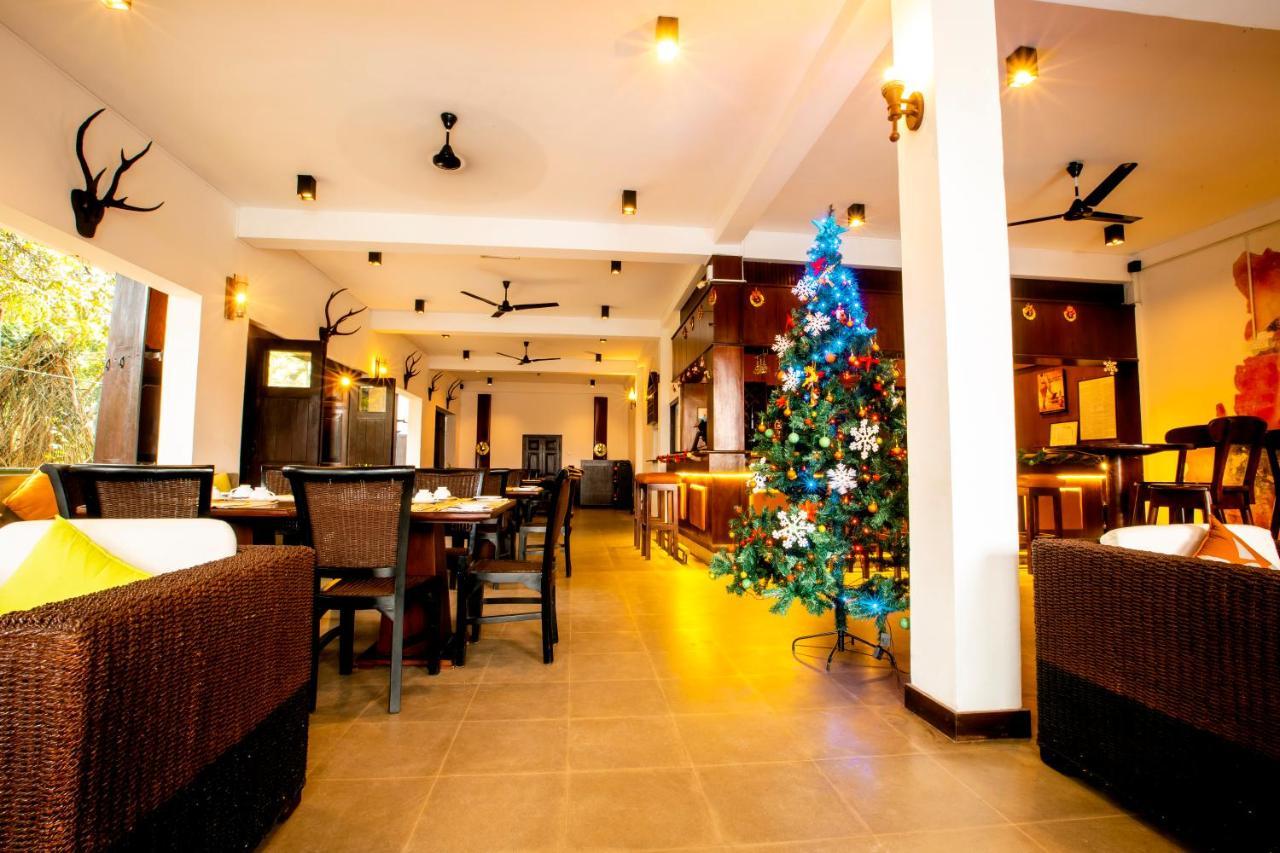 St.lachlan & 4* Negombo