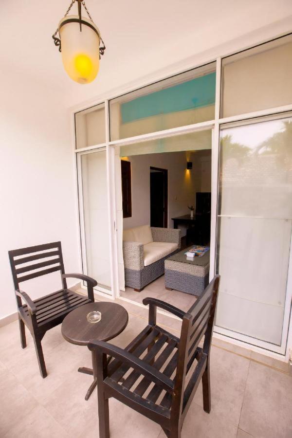 St.lachlan & 4* Negombo
