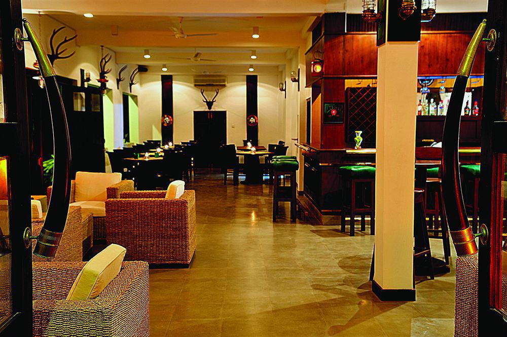 St.lachlan & 4* Negombo